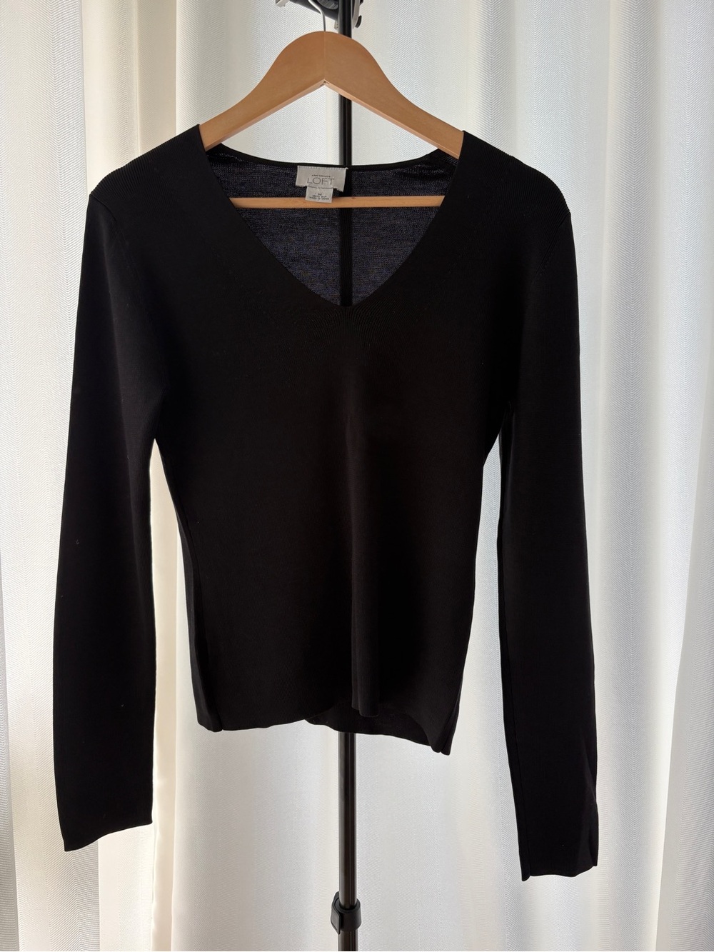 Ann Taylor LOFT 100% Silk Black V-Neck Long Sleeve Sweater Size M